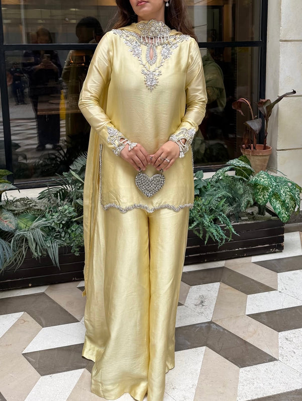 DRESS CODE: BUTTER YELLOW