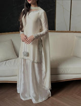 DRESS CODE: PEARL WHITE