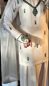 DRESS CODE: Emerald Swan