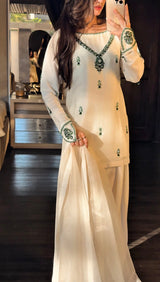 DRESS CODE: Emerald Swan