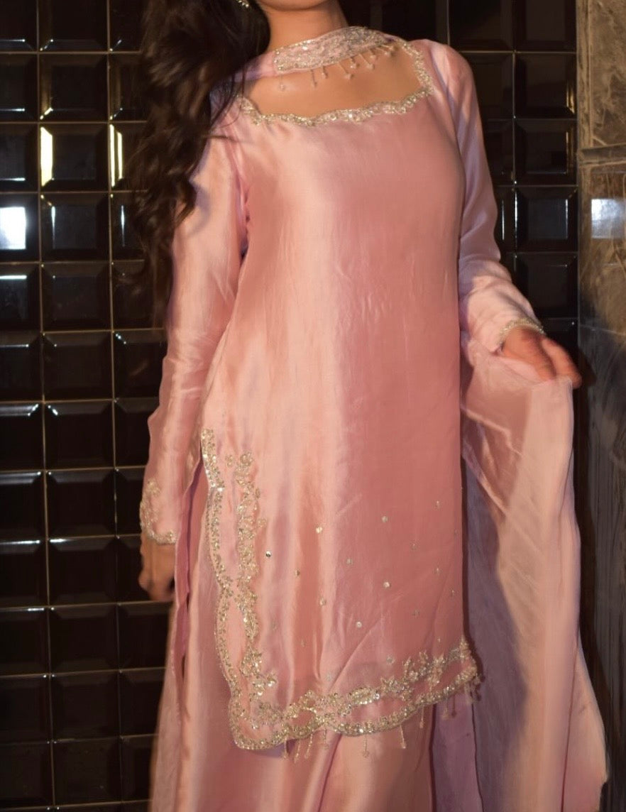 DRESS CODE: POWDER PINK