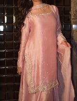 DRESS CODE: POWDER PINK
