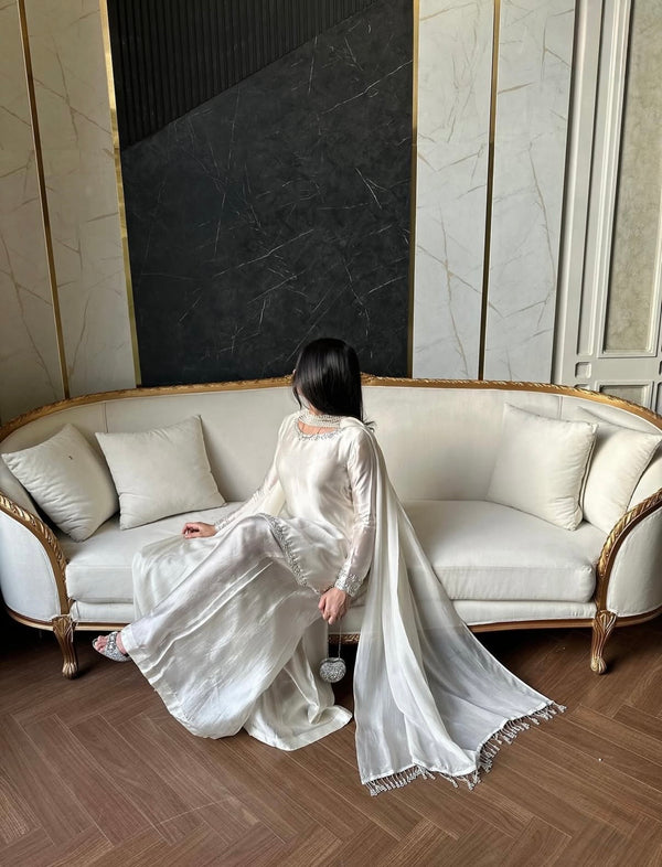 DRESS CODE: PEARL WHITE