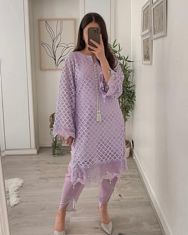 DRESS CODE: LAVENDER