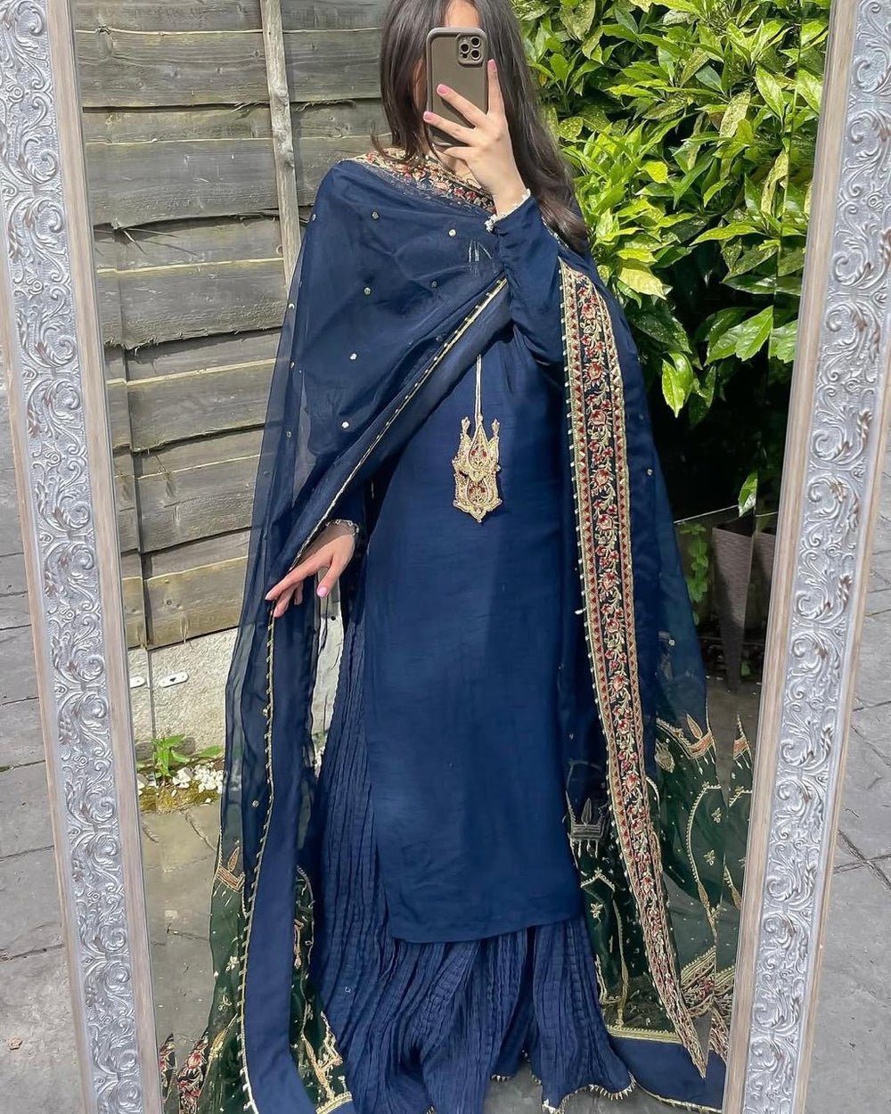 DRESS CODE: ELEGANT BLUE