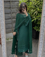 DRESS CODE: BRIGHT GREEN