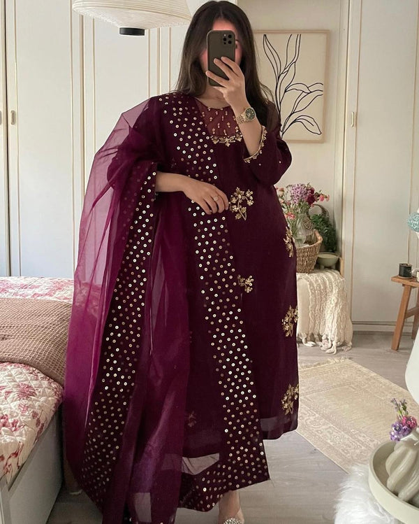 DRESS CODE: HEAVY PLUM