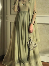 DRESS CODE: LIGHT OLIVE