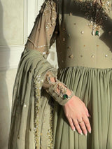 DRESS CODE: LIGHT OLIVE
