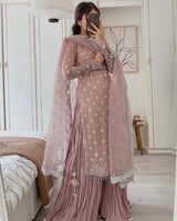 DRESS CODE: SOFT PINK
