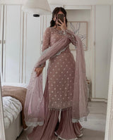 DRESS CODE: SOFT PINK